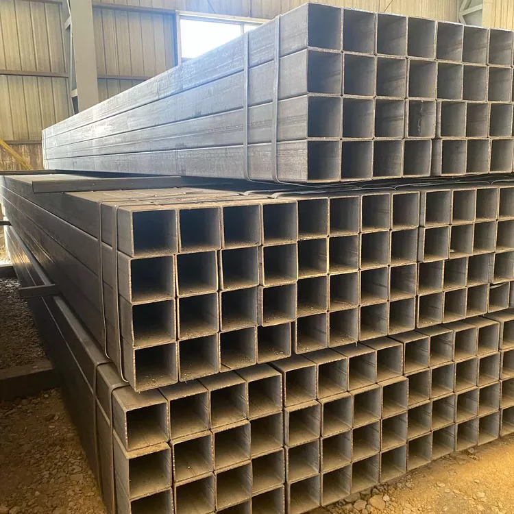 Какво прави правоъгълната тръба с черни ивици най-добрият избор за структурни и промишлени приложения